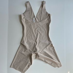 LEONISA M BODY SHAPE SHAPER BODYSUIT OPEN OUVERT SEXY SO SOFT COMFY STRETCHY